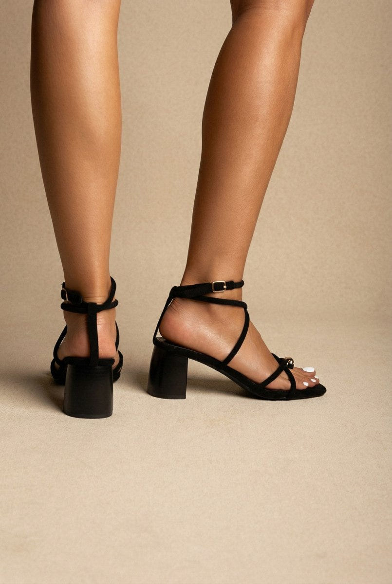 ERYNN - Toe Ring Sandals Low Block Heel - Black Suede