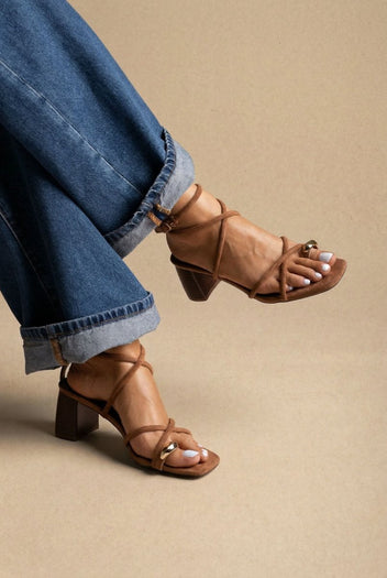 ERYNN - Toe Ring Sandals Low Block Heel - Tan Suede