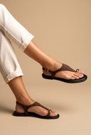 ERYNN - Toe Ring Sandals Metal Detail - Brown Suede