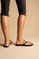RAGAZZA - Toe Ring Sandals Patent - Black Patent