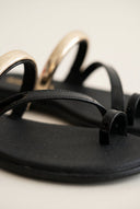 RAGAZZA - Toe Ring Sandals Patent - Black Patent