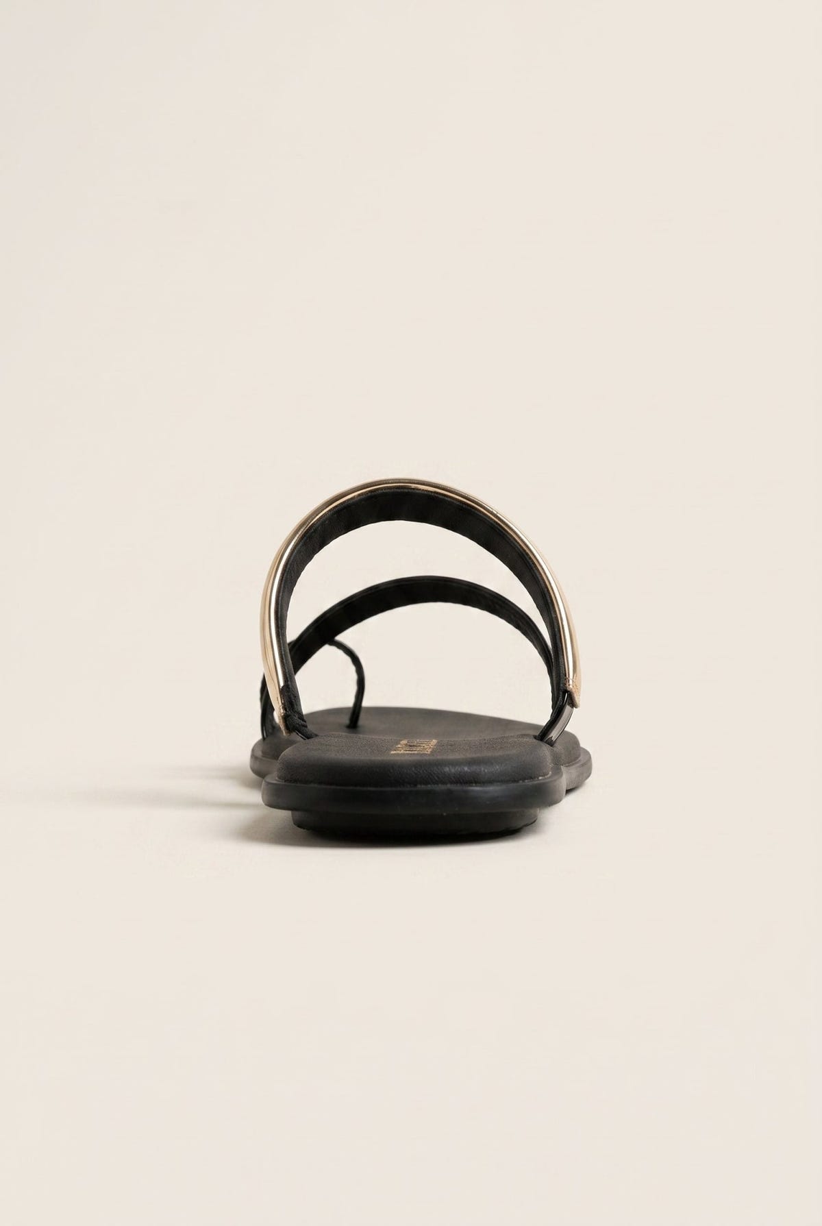 RAGAZZA - Toe Ring Sandals Patent - Black Patent
