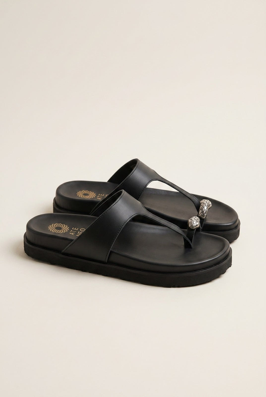 ATENEO - Toe Ring Sandals T - Strap - Black Matte