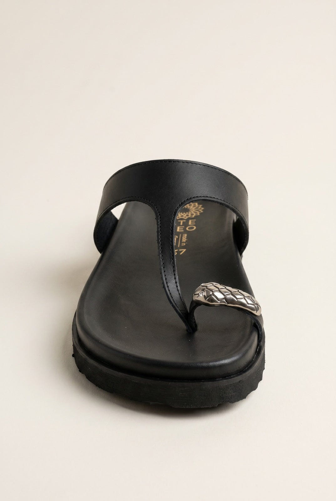 ATENEO - Toe Ring Sandals T - Strap - Black Matte