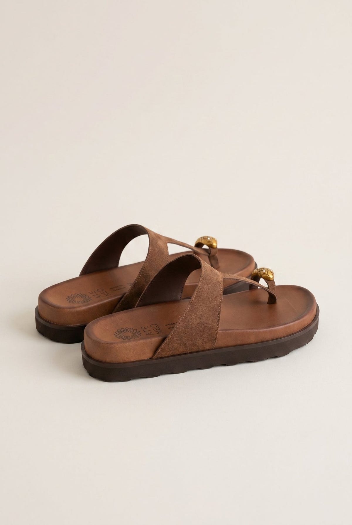 ATENEO - Toe Ring Sandals T-Strap Snake Detail - Brown Suede
