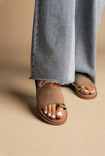 Estil - Toe Ring Sandals - Taupe Suede