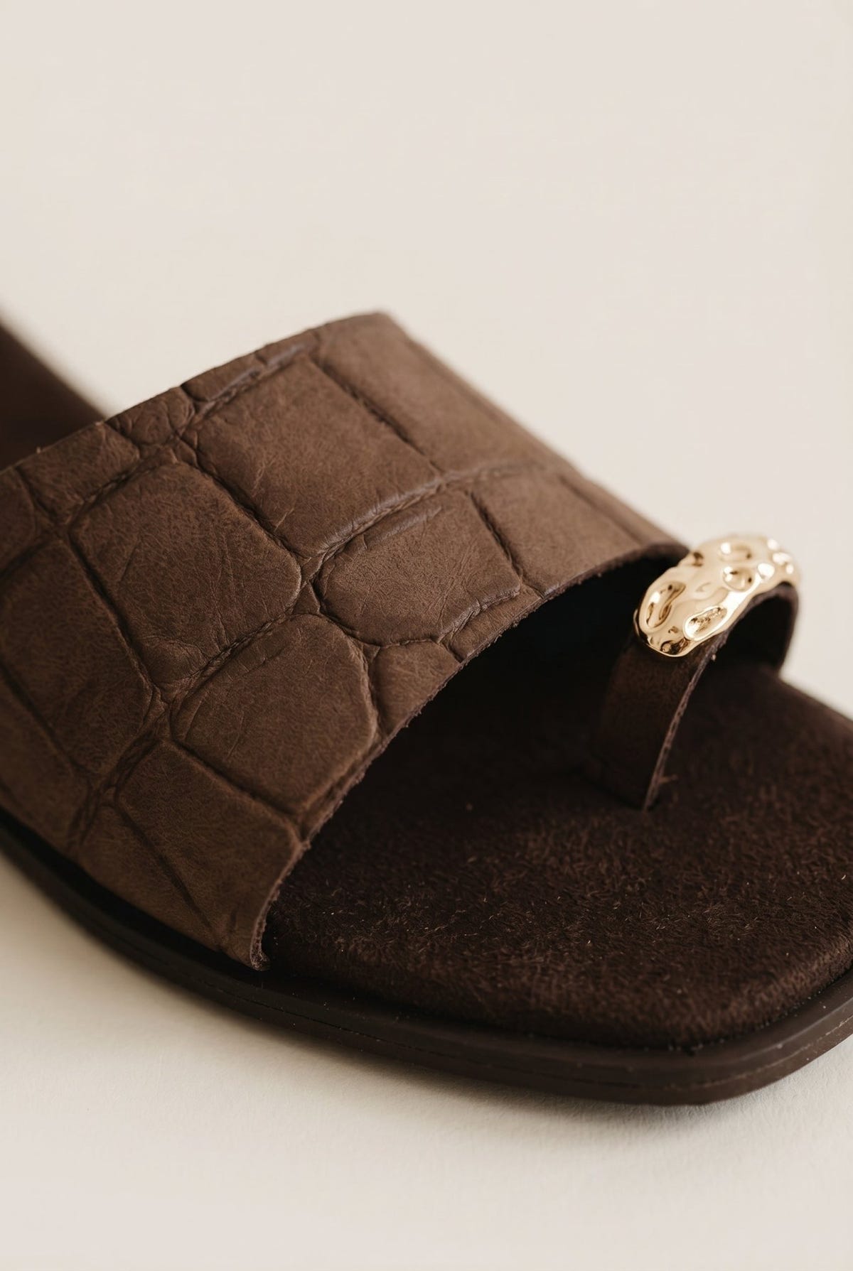 TFP - Toe Ring Sandals Wide Strap - Brown Croc
