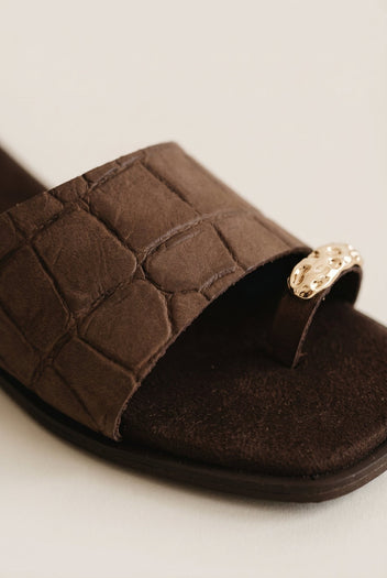 TFP - Toe Ring Sandals Wide Strap - Brown Croc
