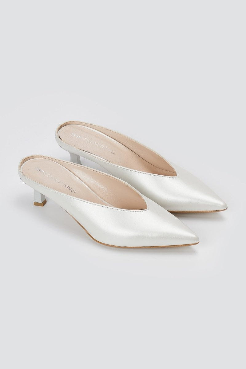 TFP - V Cut Kitten Heel Mules - Λευκό Πέρλα