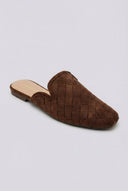 Ideal shoes - Woven Pointed Flat Mules - Brown Suede