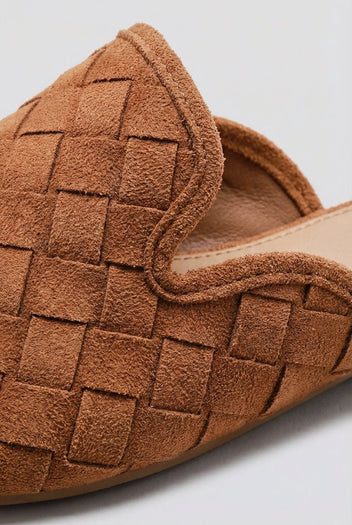 Ideal shoes - Woven Pointed Flat Mules - Tan Suede