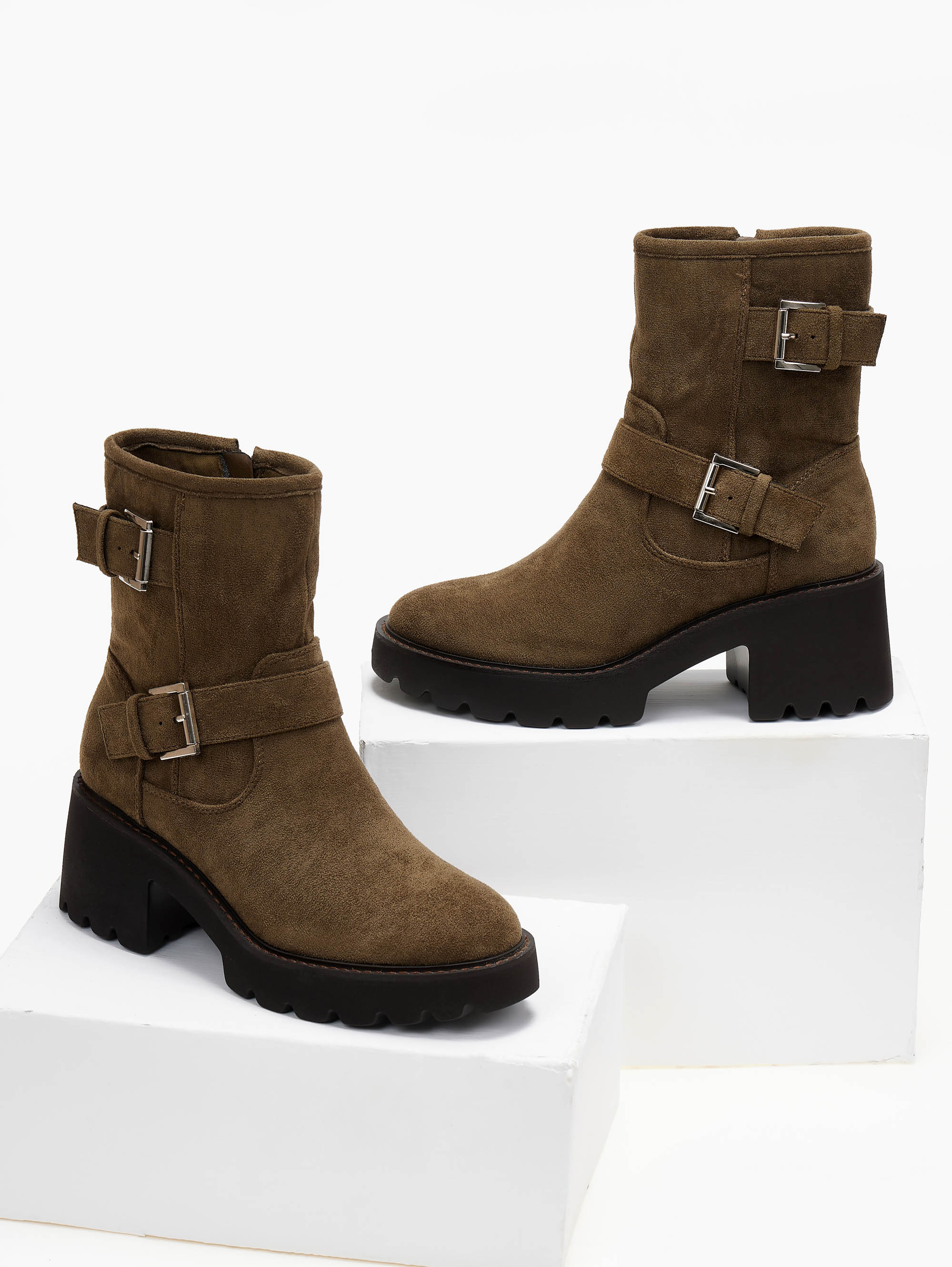 Μποτάκια biker suede με τακούνι - Λαδί φωτογραφία