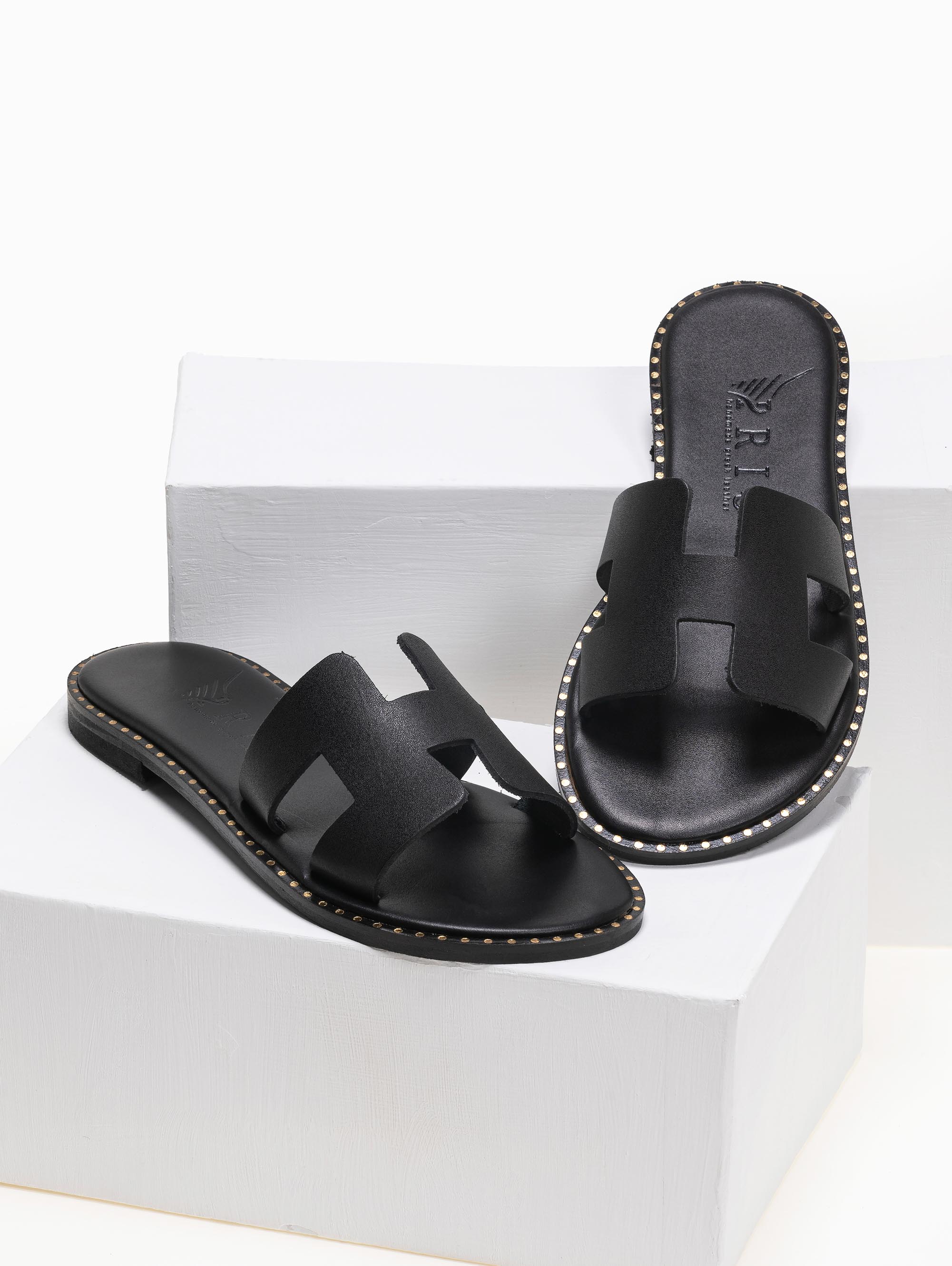 Σανδάλια δερμάτινα με ανοίγματα Iris Sandals - Μαύρο φωτογραφία