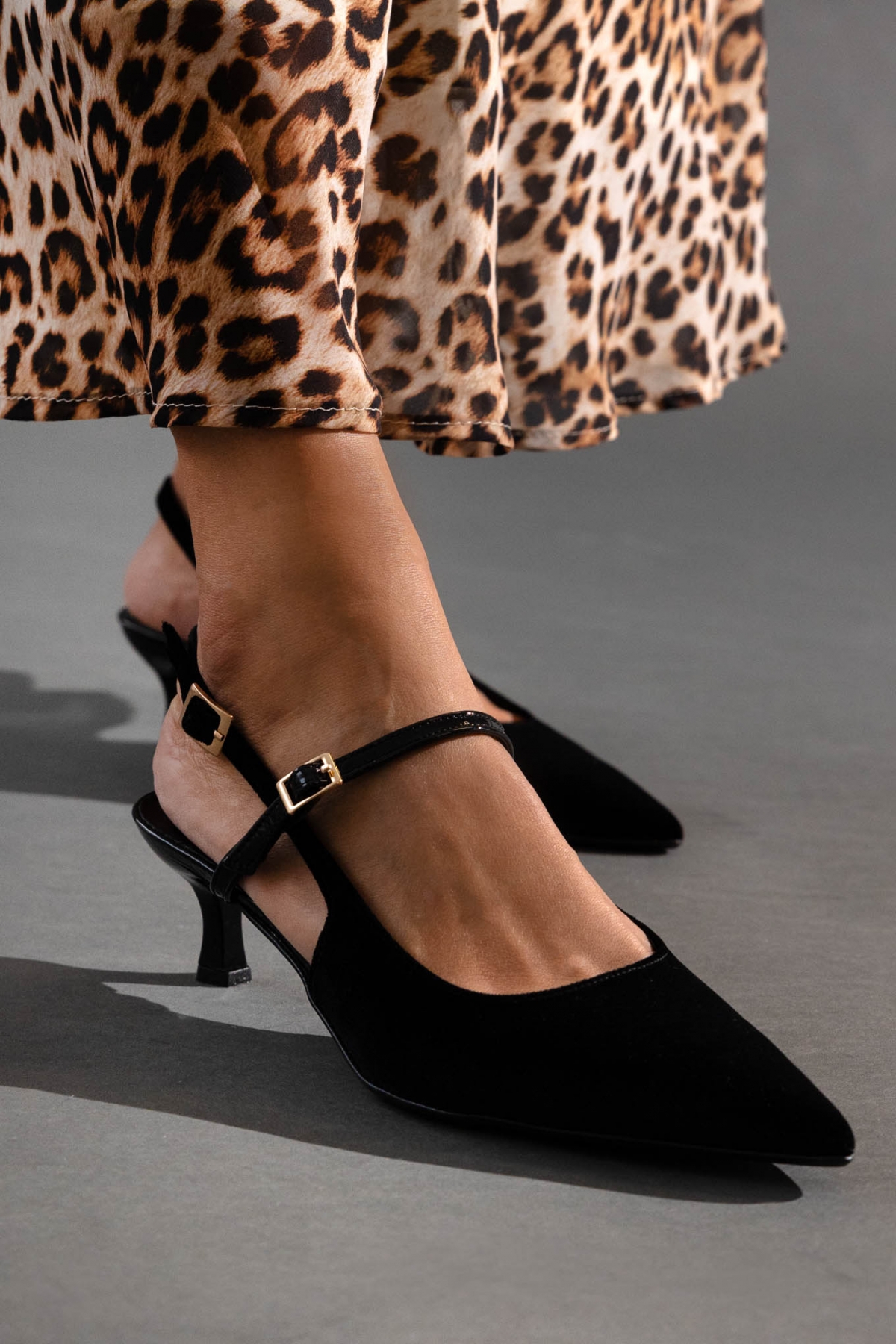 TFP Γόβες μυτερές slingback από ύφασμα velvet TFP - Μαύρο