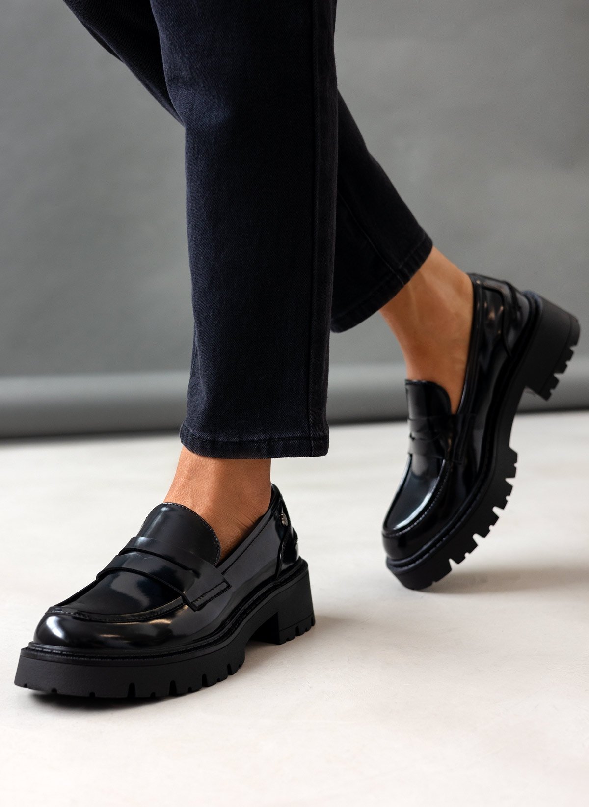 Xti Footwear Loafers chunky φλωρεντίκ Xti 143437 - Μαύρο