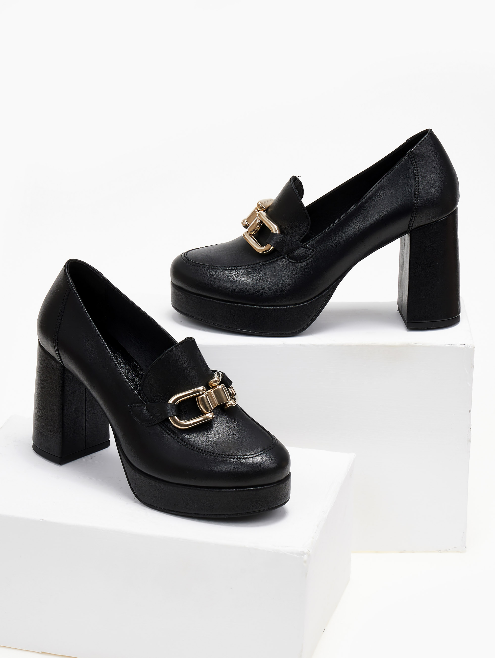 Loafers δερμάτινα με τακούνι και φιάπα Ragazza 0518 - Μαύρο φωτογραφία
