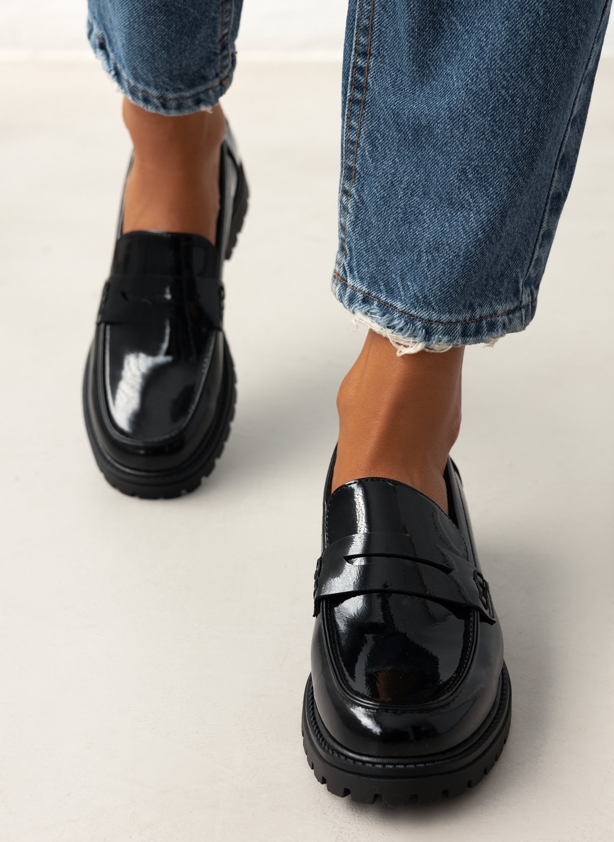 Xti Footwear Loafers φλατ λουστρίνι Xti 143128 - Μαύρο