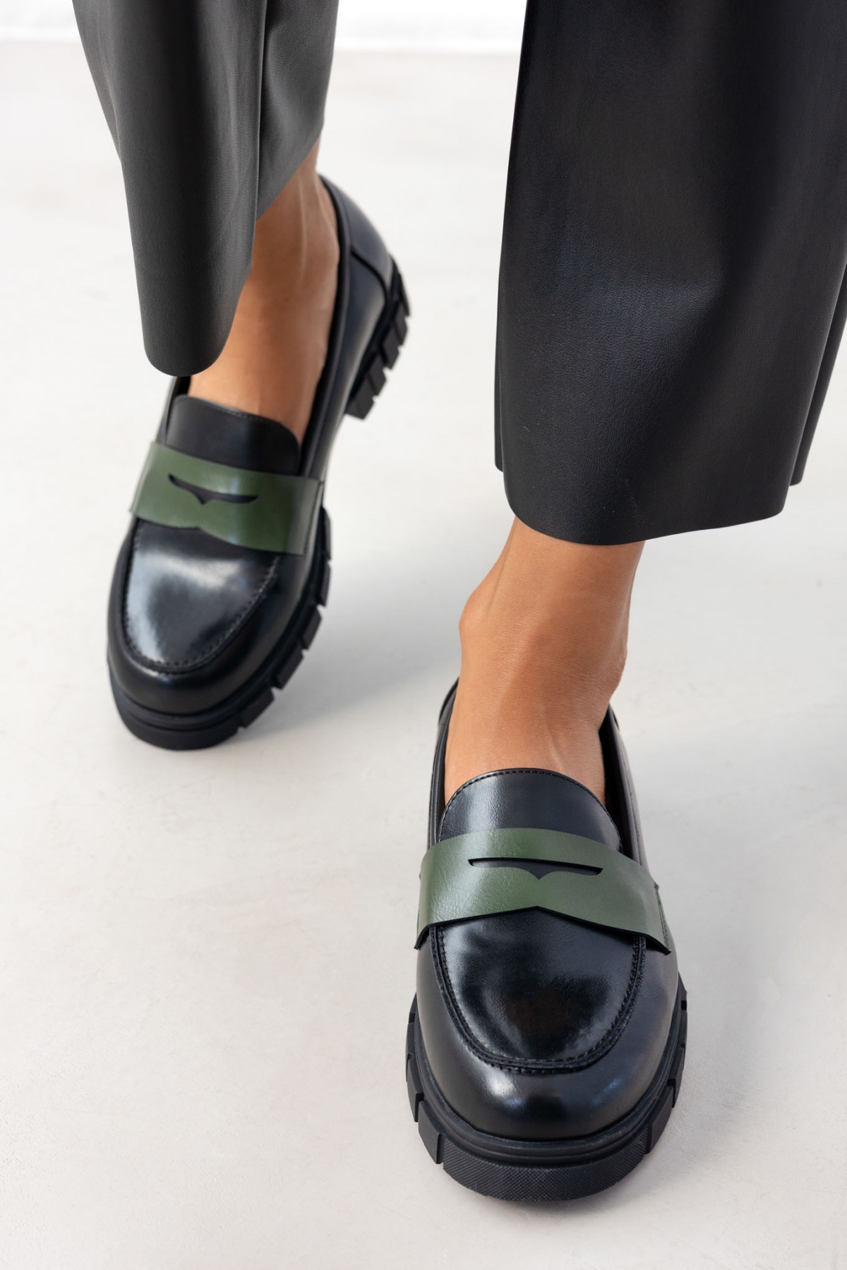 Loafers με chunky σόλα - Κυπαρισσί φωτογραφία