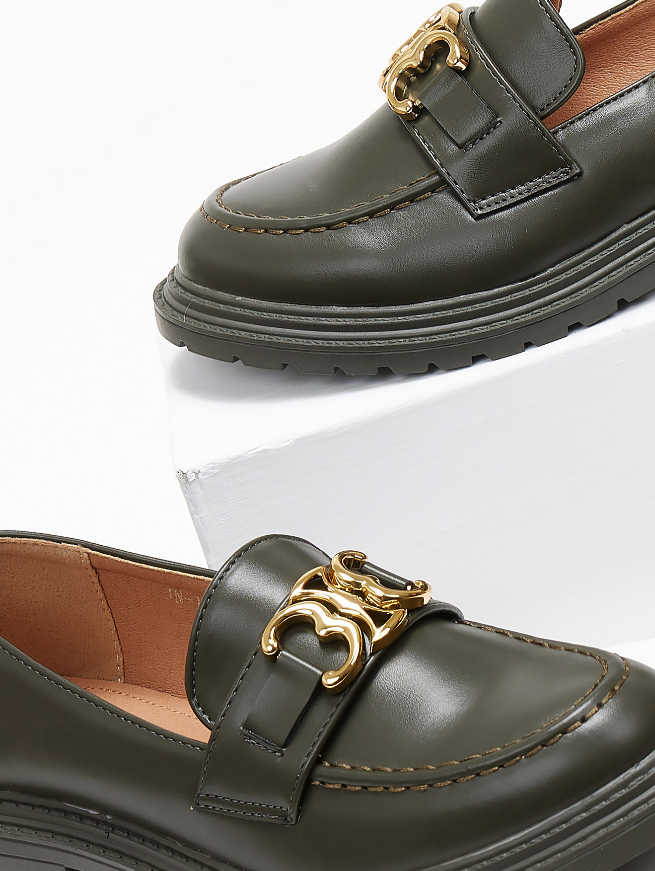 Loafers με μεταλλικό διακοσμητικό ERYNN - Κυπαρισσί φωτογραφία