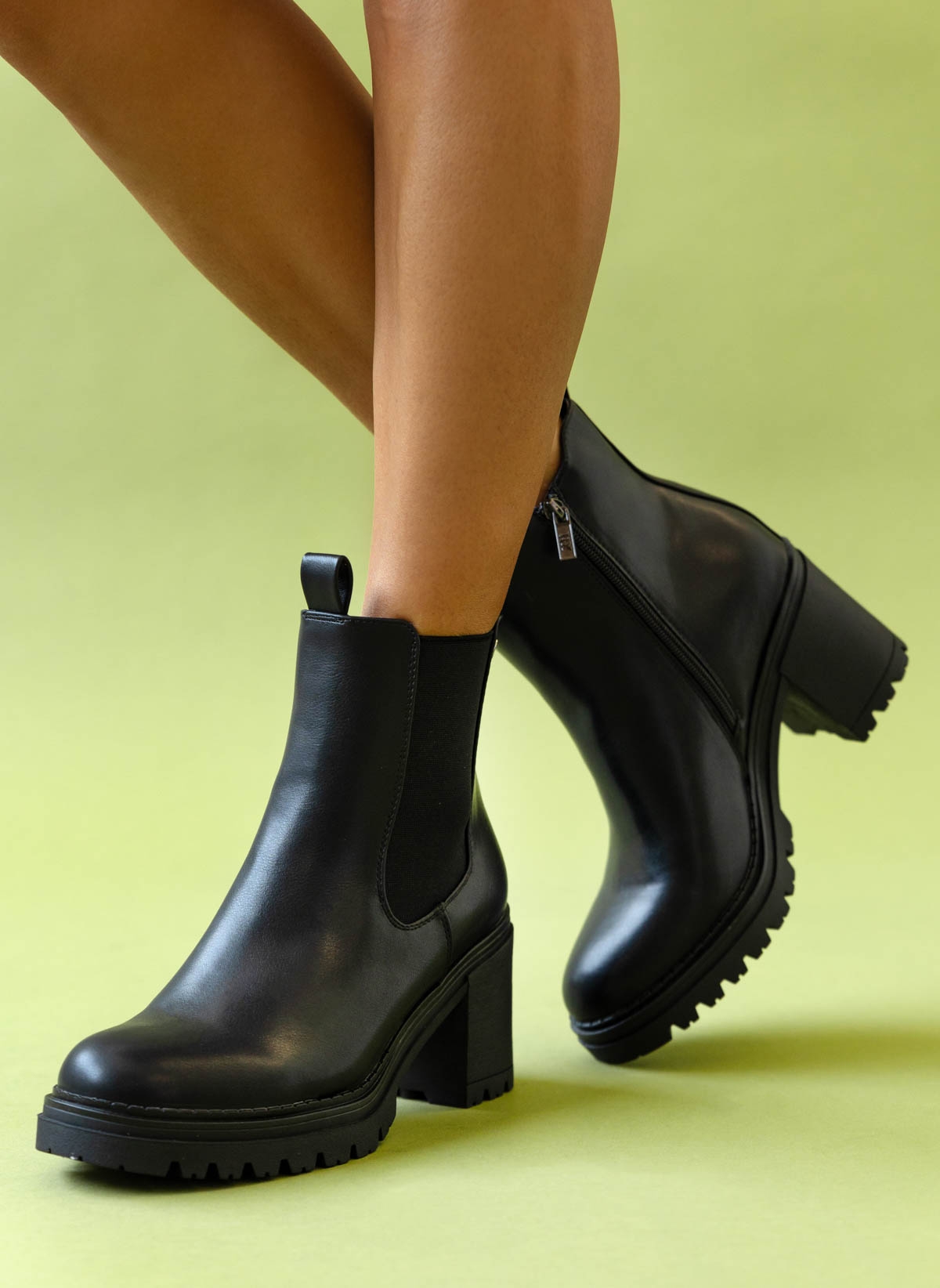 Xti Footwear Μποτάκια chelsea με τακούνι Xti 143429 - Μαύρο