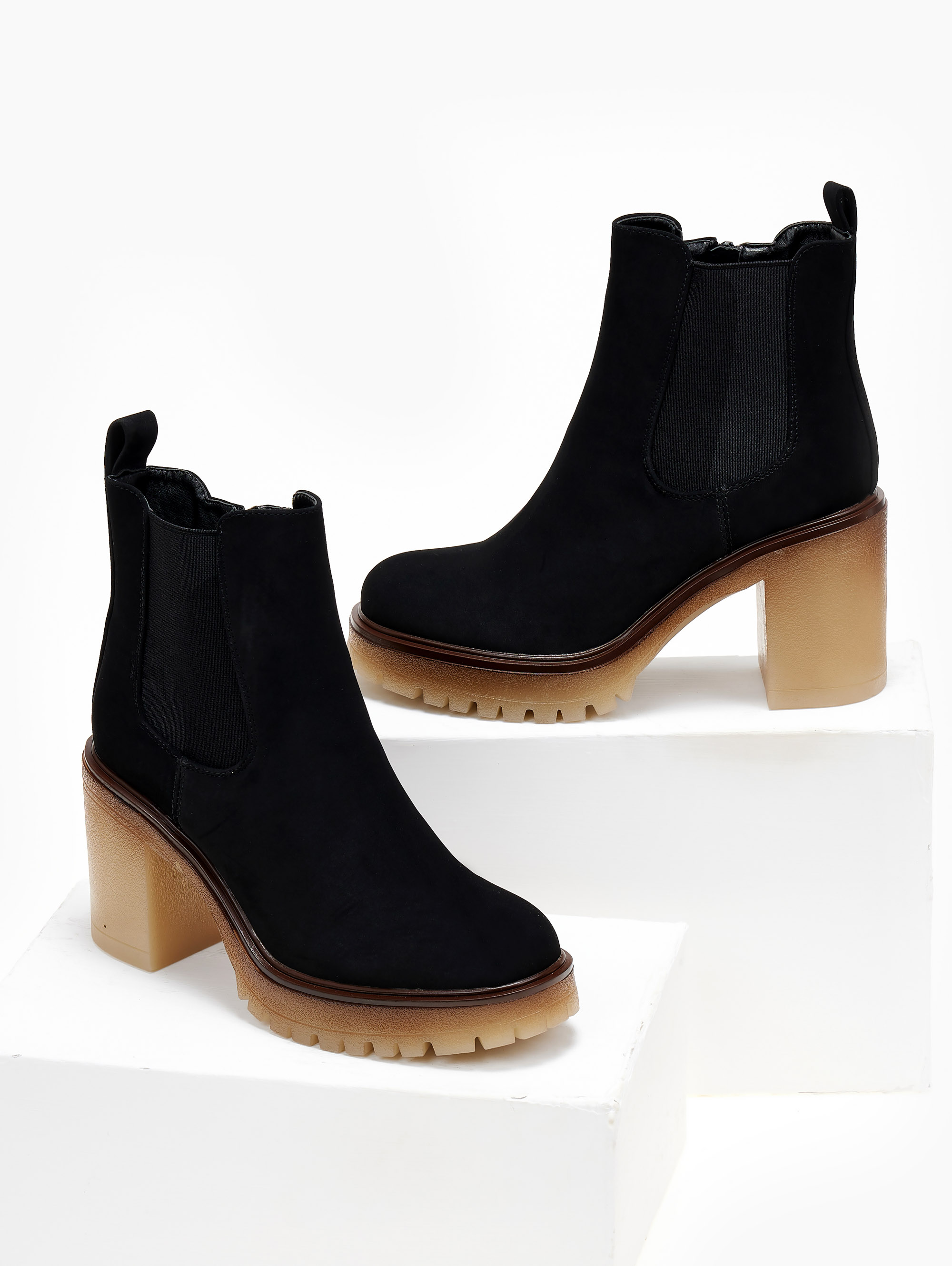 Μποτάκια chelsea suede με κρεπ τακούνι ERYNN - Μαύρο φωτογραφία