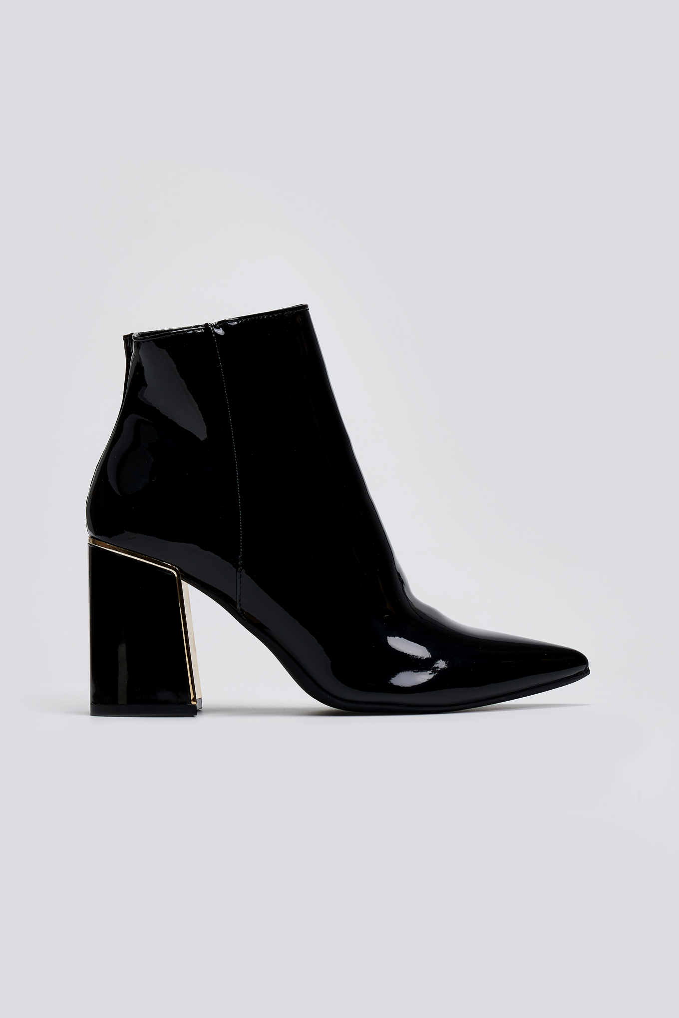 The Fashion Project Μποτάκια λουστρίνι με μεταλλικό τακούνι - Μαύρο