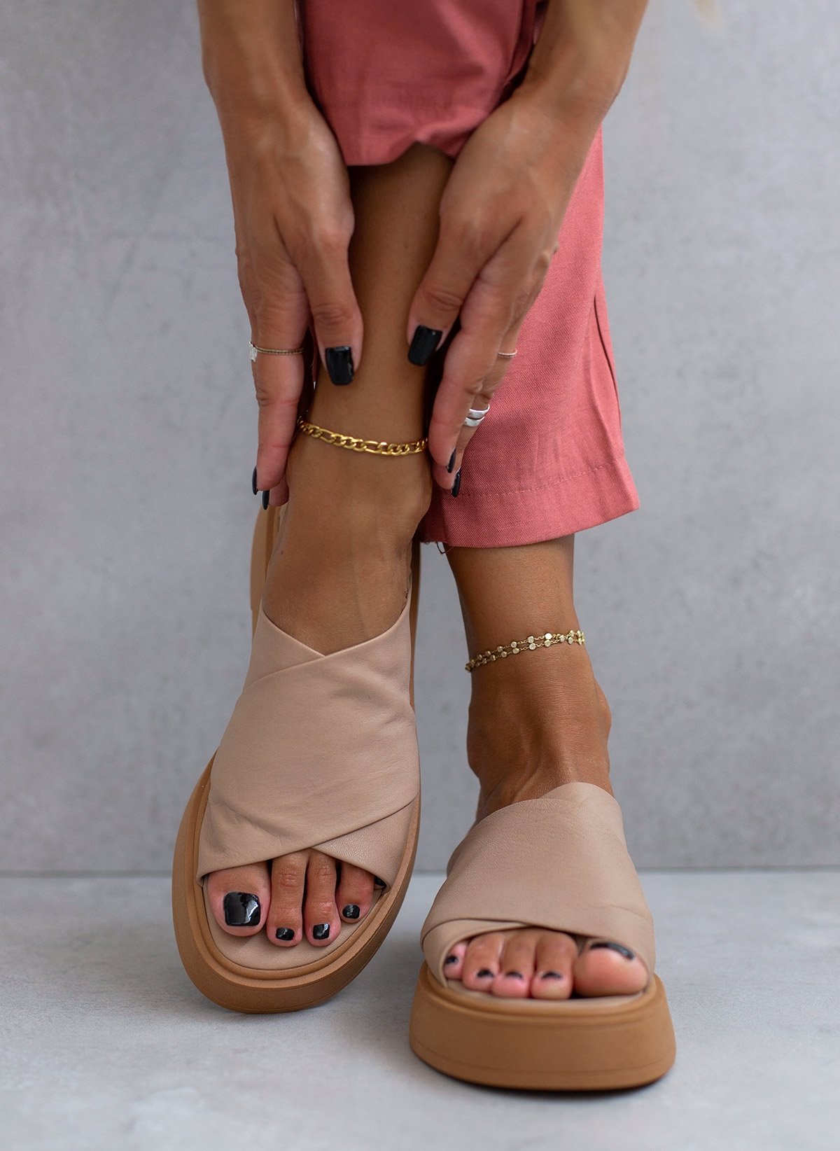 Brands > Iris Sandals Σανδάλια flatforms δερμάτινα crossover Iris Sandals - Μπεζ