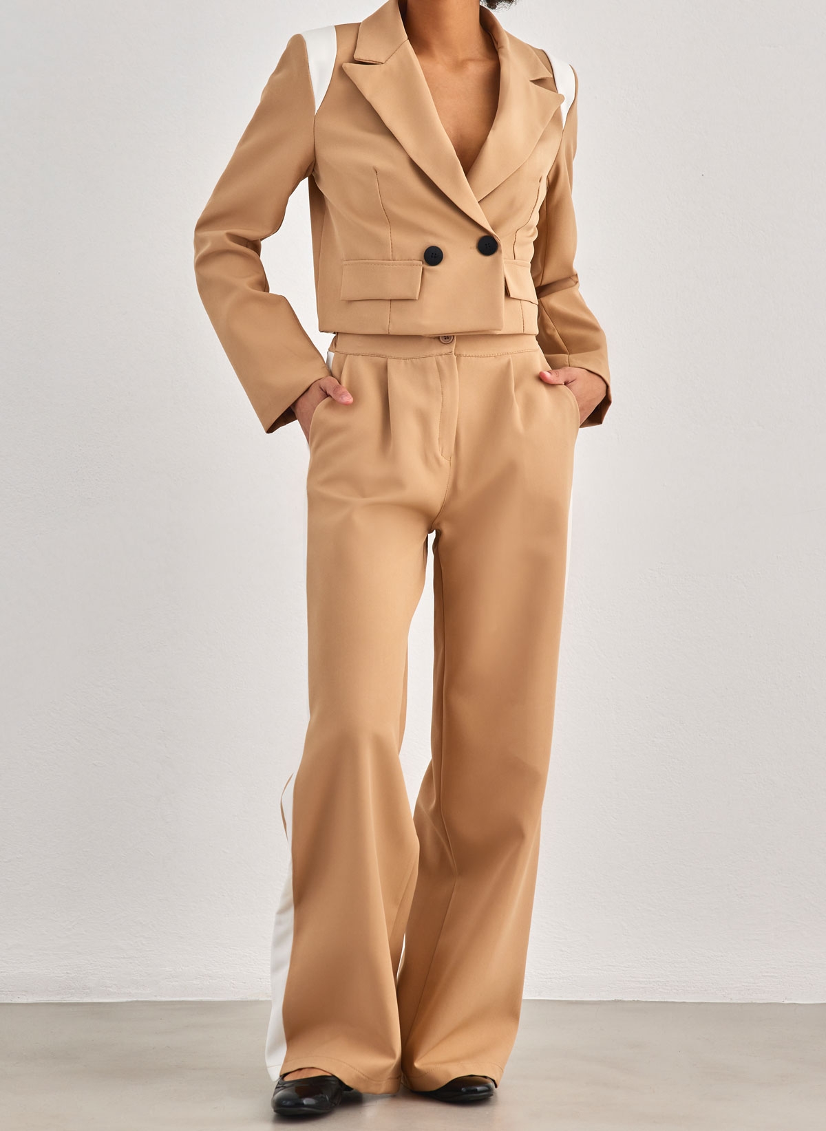 FN-FASHION Σετ ρούχων με cropped σακάκι - Κάμελ