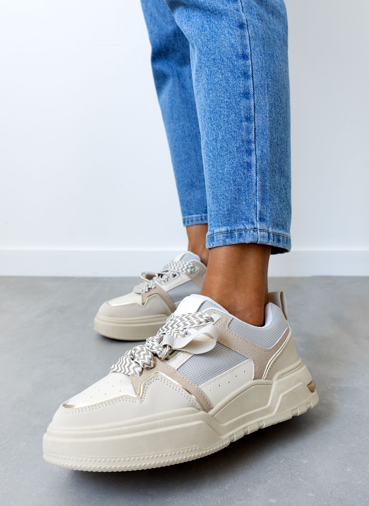 Sneakers chunky με φαρδιά κορδόνια - Μπεζ φωτογραφία