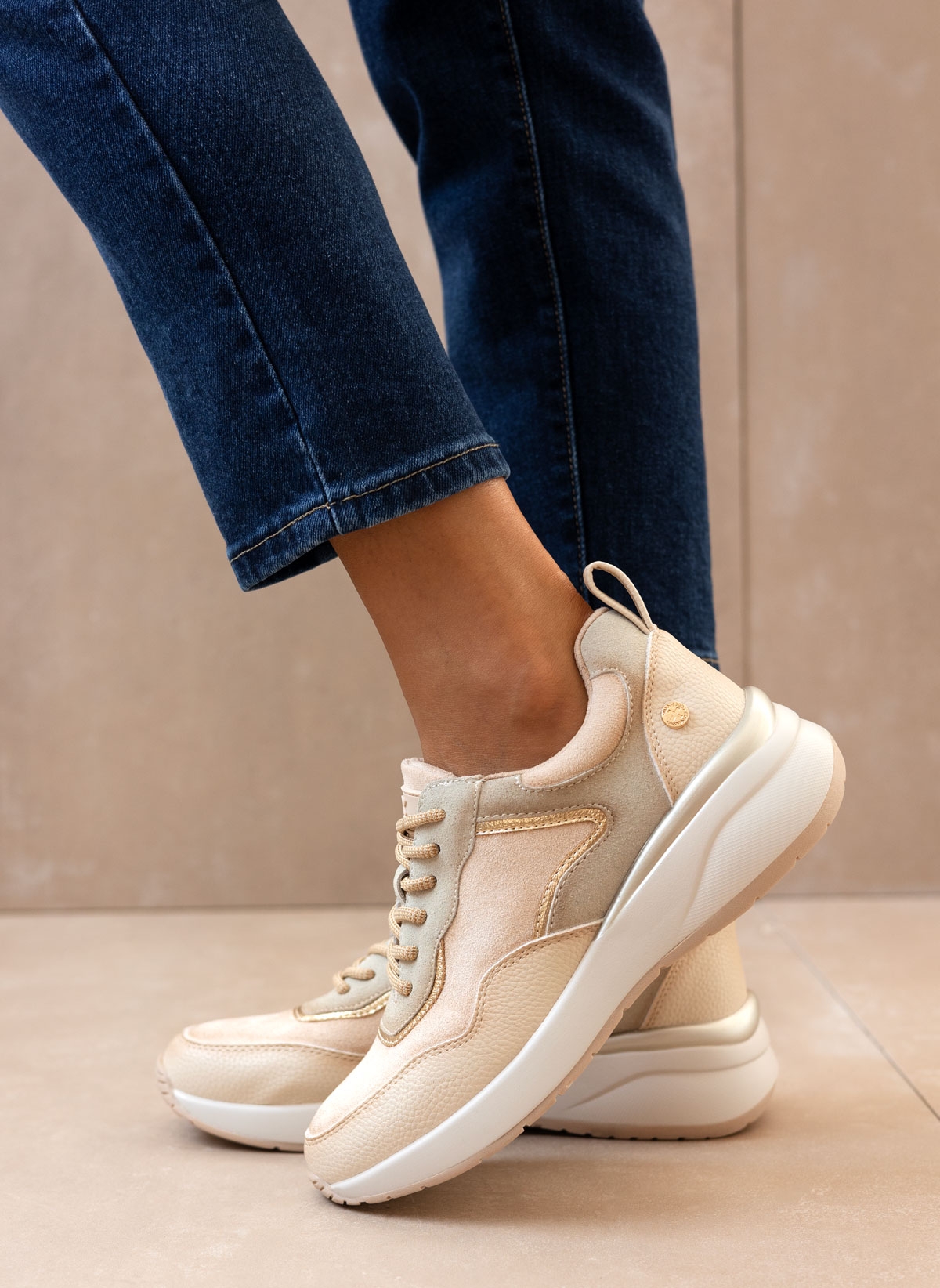 Sneakers chunky με κορδόνια Xti 143195 - Μπεζ φωτογραφία