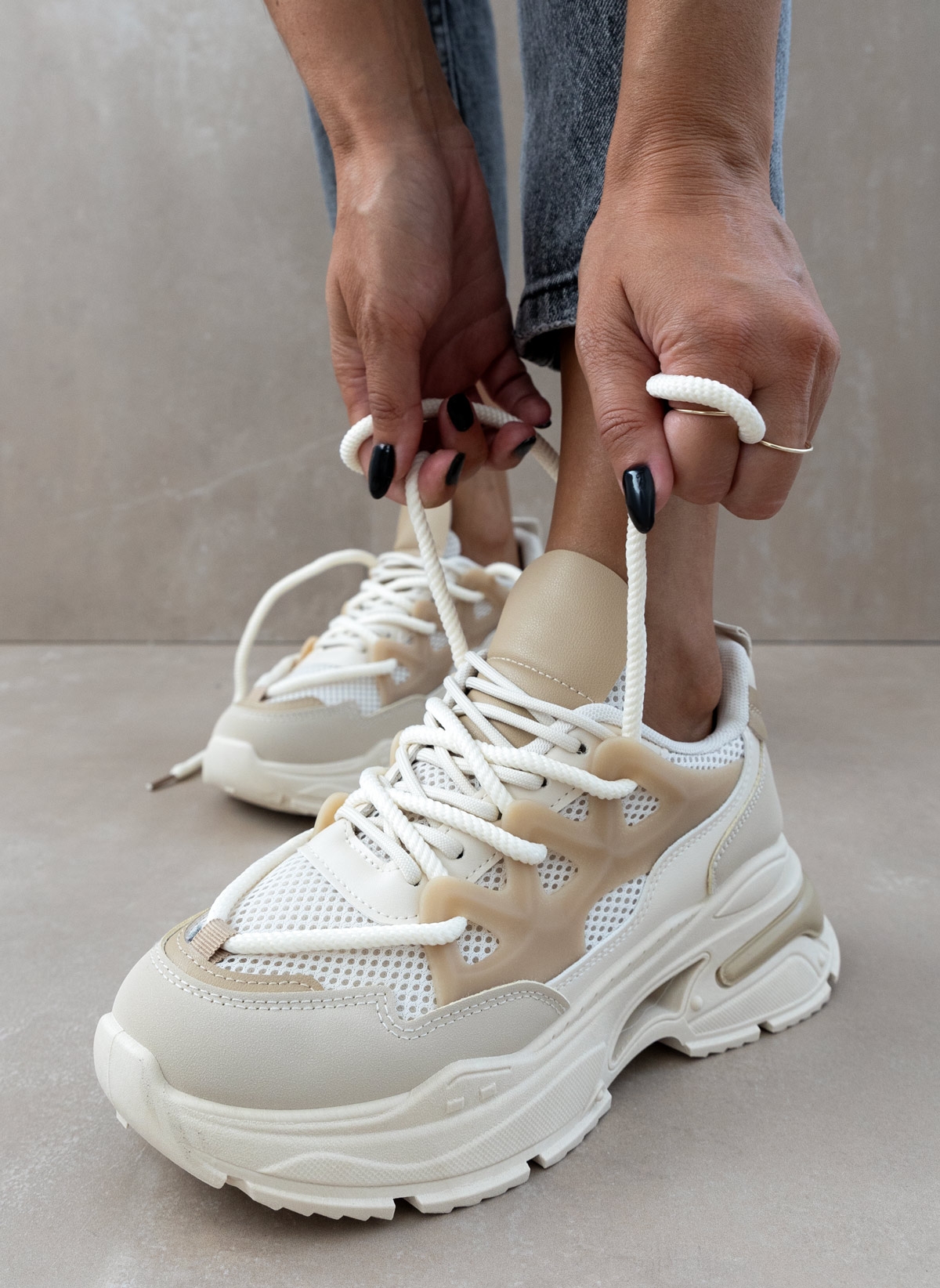 Sneakers chunky με σχέδιο - Μπεζ φωτογραφία
