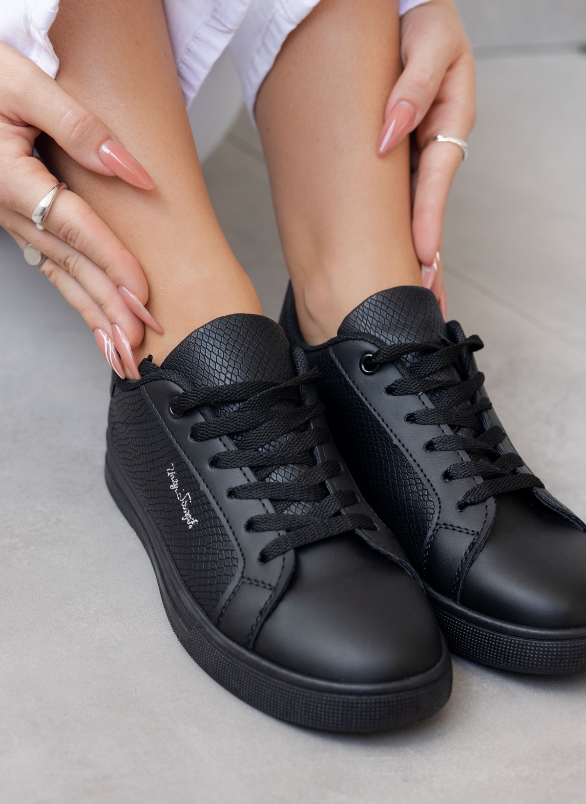 Sneakers flat με ανάγλυφο pattern - Μαύρο φωτογραφία
