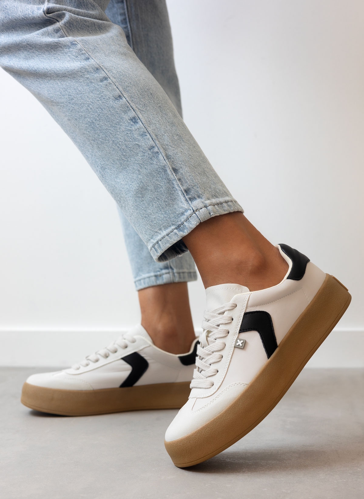 Xti Footwear Sneakers flatforms με διχρωμία Xti 142953 - Πάγου