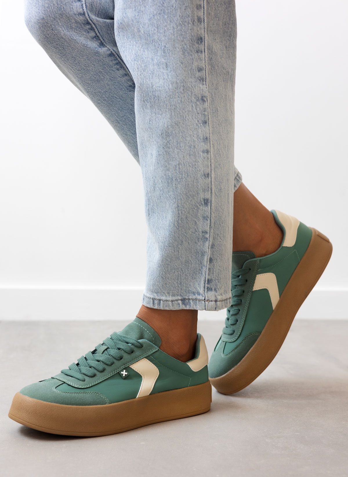 Sneakers flatforms με διχρωμία Xti 142953 - Μέντα φωτογραφία
