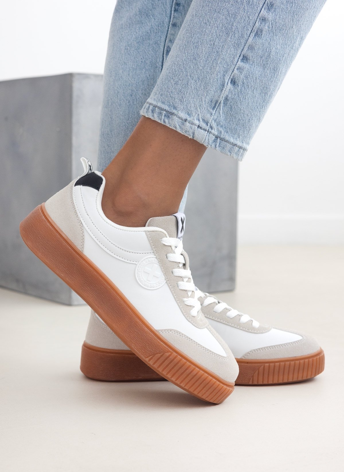Xti Footwear Sneakers με διχρωμία Xti 143181 - Λευκό