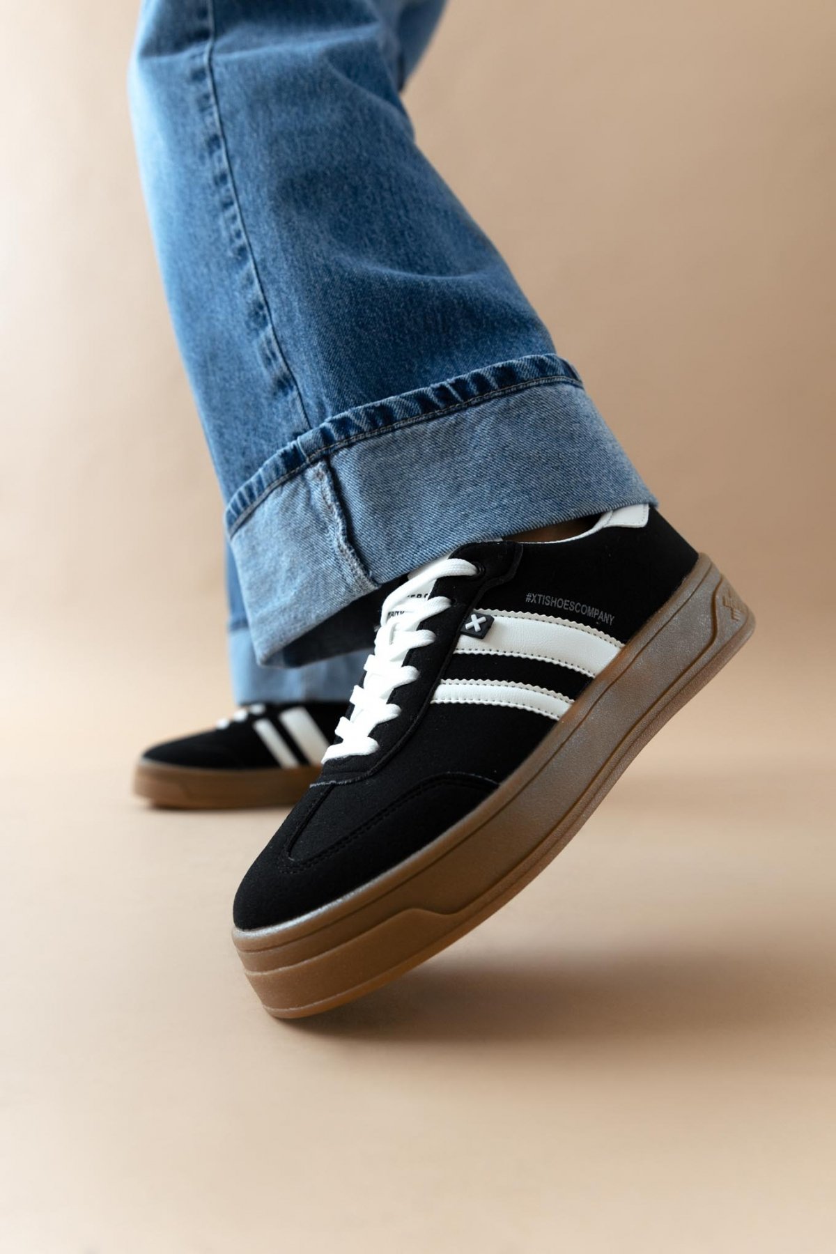 Xti Footwear Sneakers με ρίγες Xti 143483 - Μαύρο