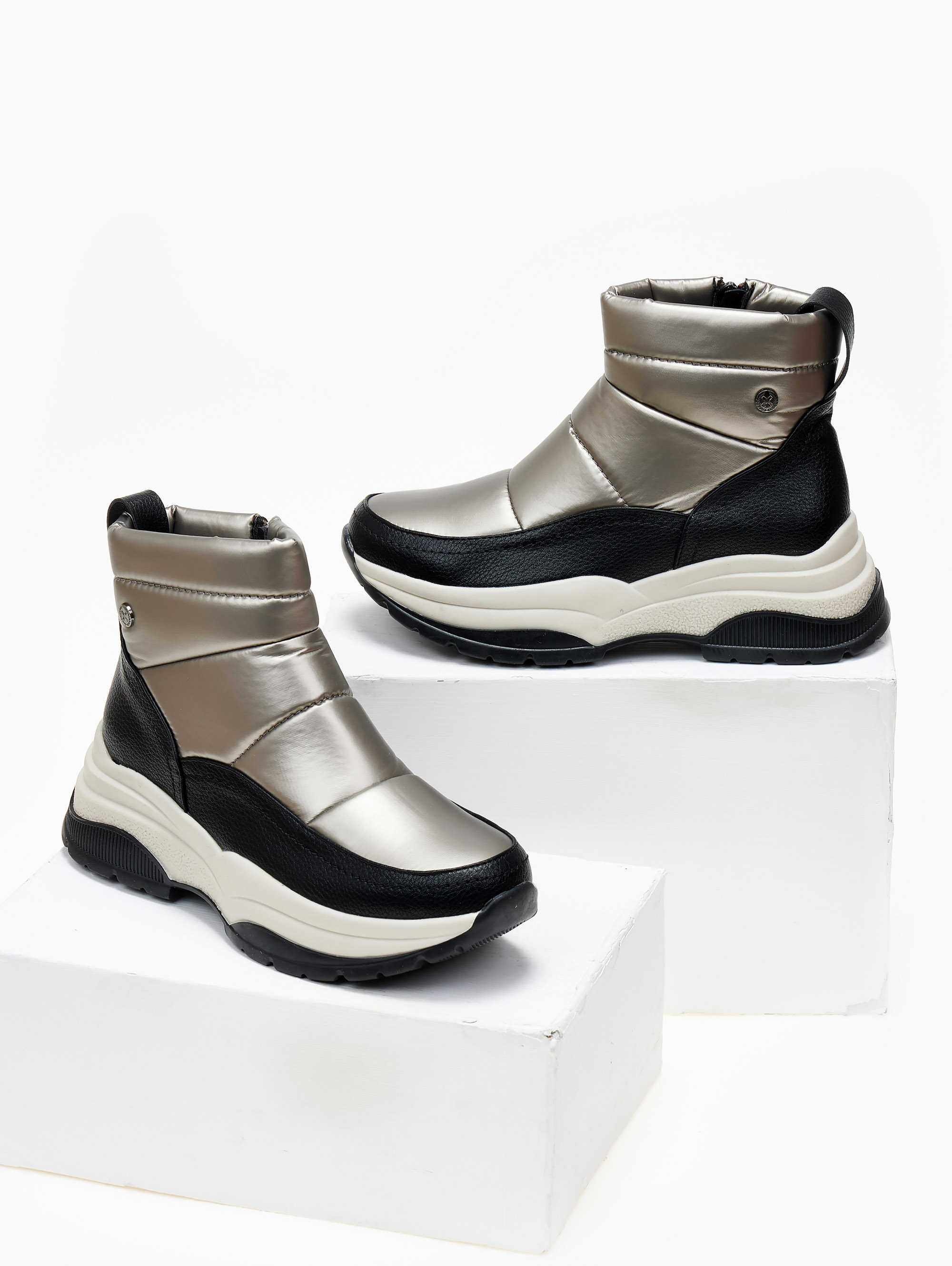 Sneakers μποτάκια καπιτονέ Xti 143372 - Μαύρο φωτογραφία