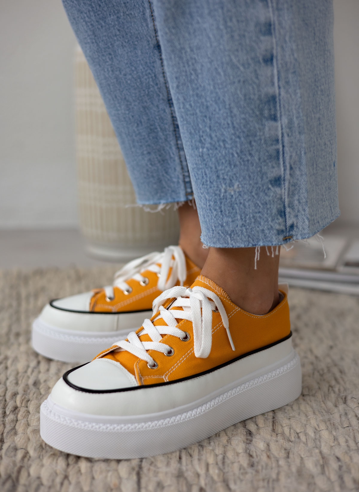 Sneakers πάνινα με ψηλή σόλα – Μουσταρδί