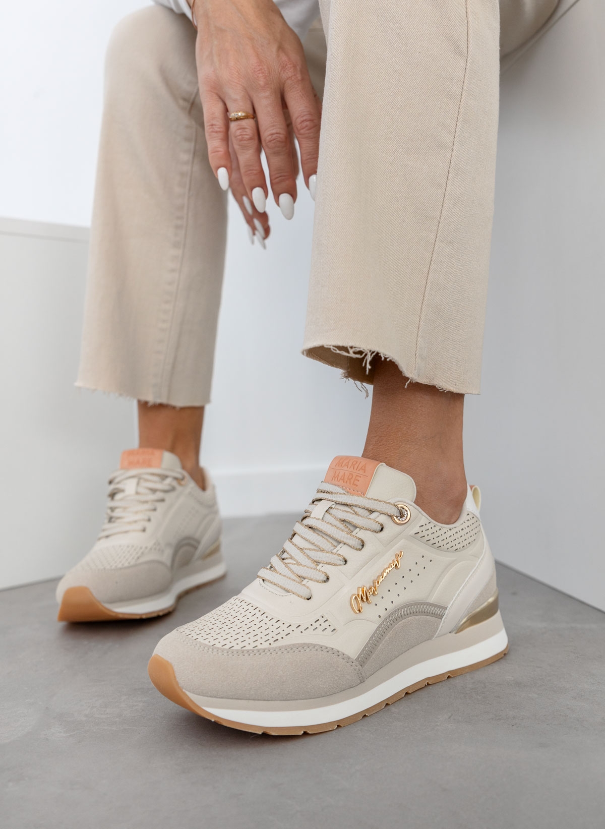 MARIAMARE Sneakers σε συνδυασμό υλικών MARIAMARE 68421 - Μπεζ