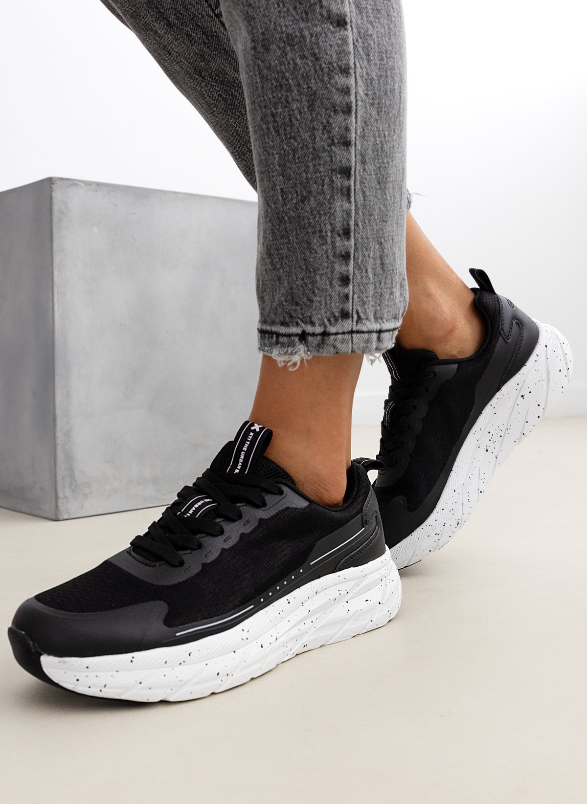Sneakers σε συνδυασμό υλικών Xti 143177 - Μαύρο φωτογραφία