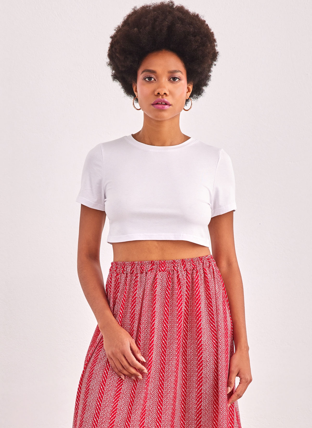 Ρούχα > Μπλούζες > Crop Tops T-shirt σε cropped γραμμή Different-Shop 03-133 - Λευκό