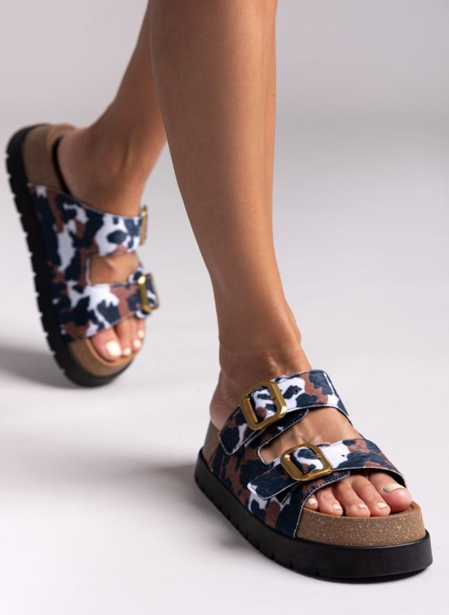 Σανδάλια flatforms δερμάτινα ponyskin με print - Μαύρο/Ταμπα