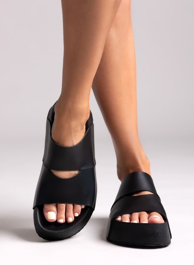 Σανδάλια flatforms με άνοιγμα Iris Sandals - Μαύρο