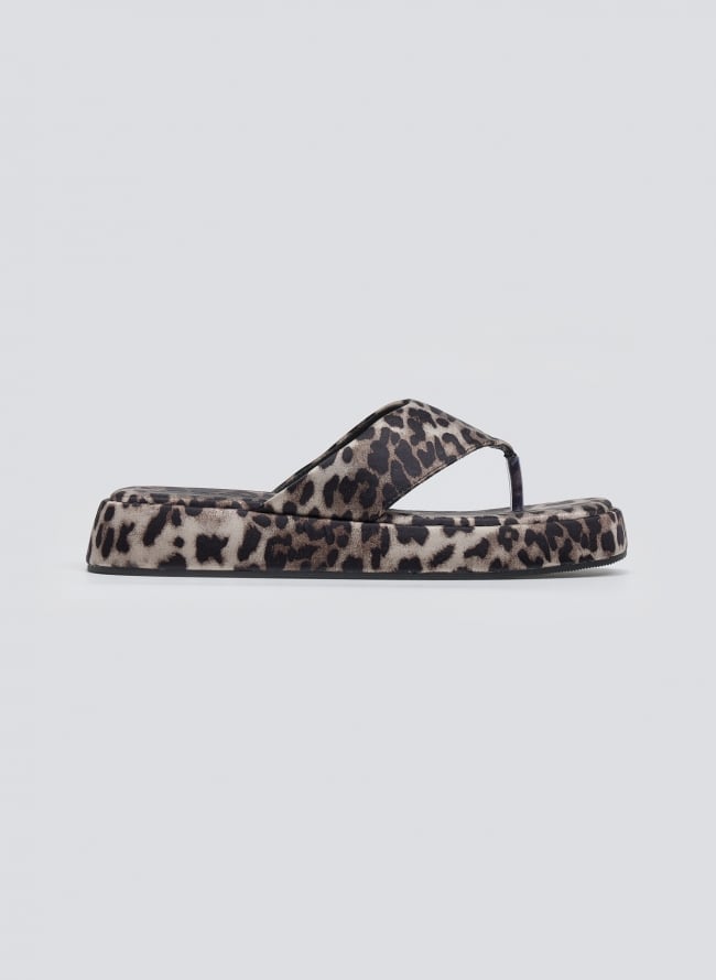 Σανδάλια flatforms υφασμάτινα με print  - Leopard