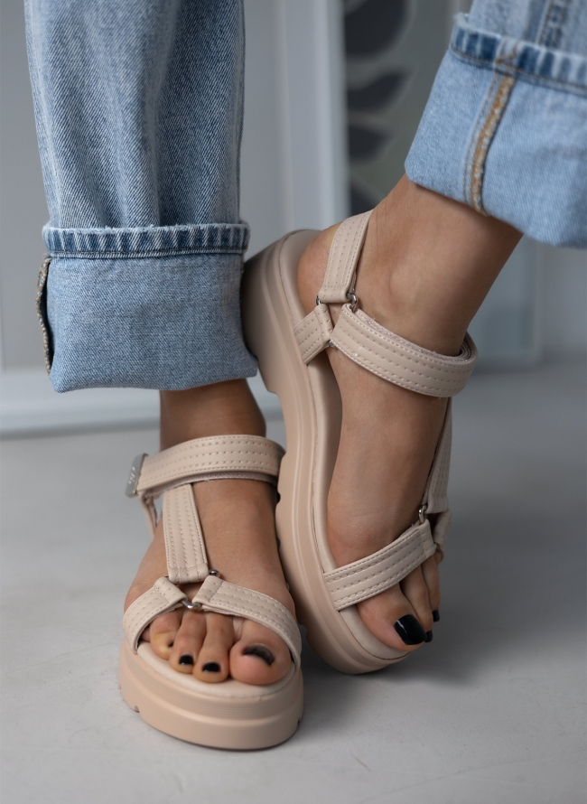 Σανδάλια sporty με μπαρέτα Xti 141387 - Μπεζ