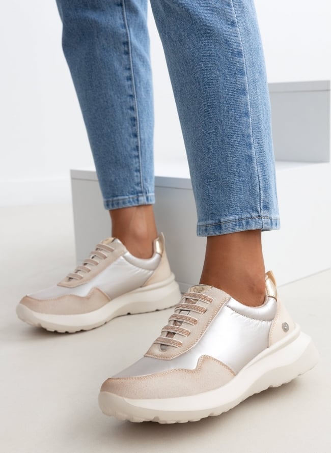 Sneakers με γυαλιστερό ύφασμα Xti 143359 - Μπεζ