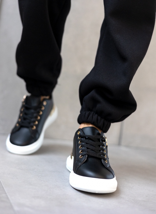 Sneakers με μεταλλική λεπτομέρεια στη σόλα - Μαύρο