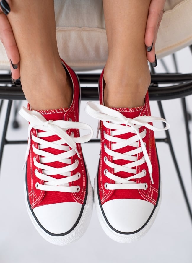 Sneakers πάνινα basic με κορδόνια - Κόκκινο