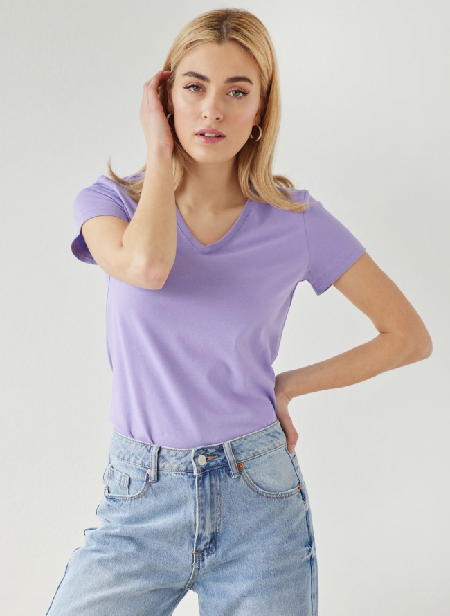 T-shirt με v cut λαιμόκοψη - Μωβ ανοιχτό
