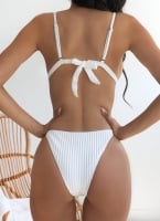 Bikini set με ανάγλυφο σχέδιο